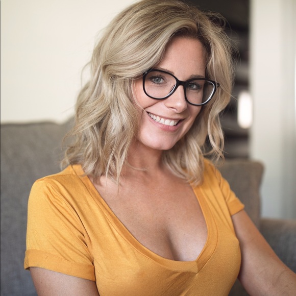 ✨Meet your poshmark closet owner✨ - Picture 3 of 8